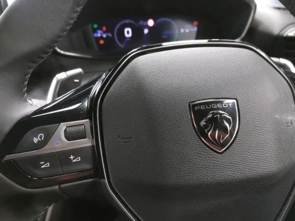 2024-peugeot-208-12-puretech-allure-hybrid-e-dsc6-big-15