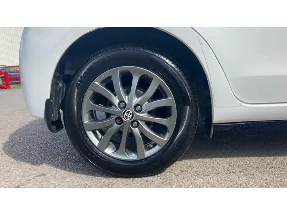 2016-toyota-yaris-133-icon-vvt-i-tss-5d-cvt-big-6