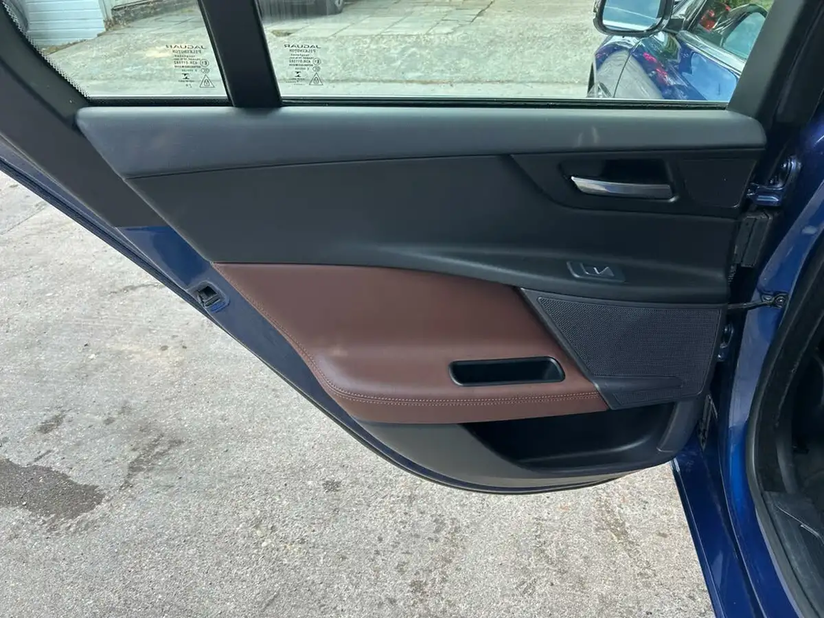 2015-jaguar-xe-20td-portfolio-180ps-auto-big-20