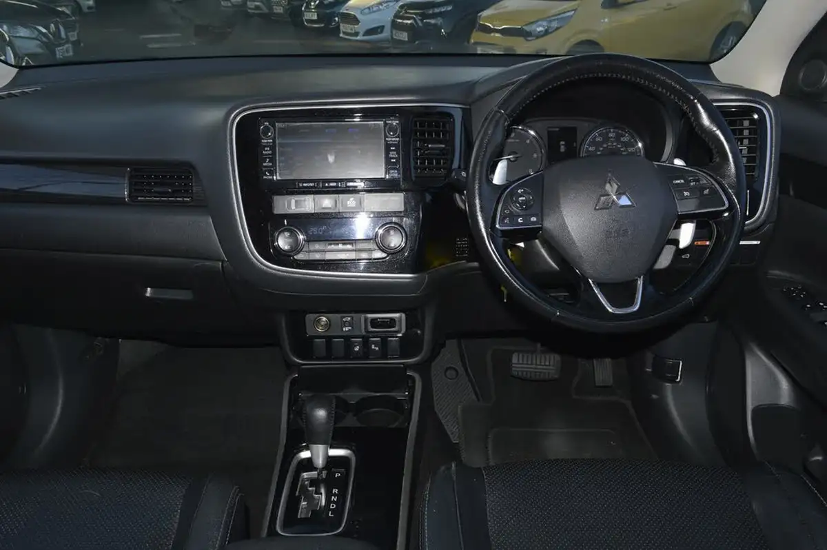 2017-mitsubishi-outlander-22di-d-4-auto-big-14