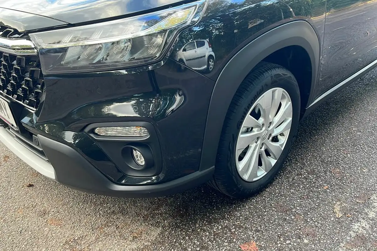 2024-suzuki-s-cross-15-motion-big-28