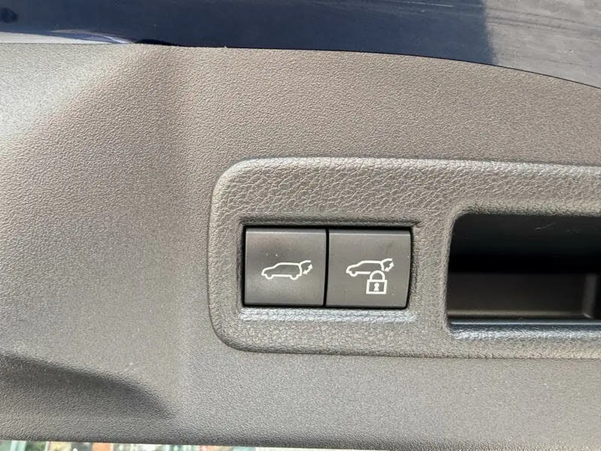 2023-subaru-solterra-e-touring-big-13