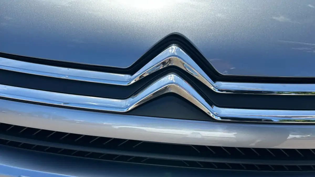 2023-citroen-c4-12-puretech-sense-big-17