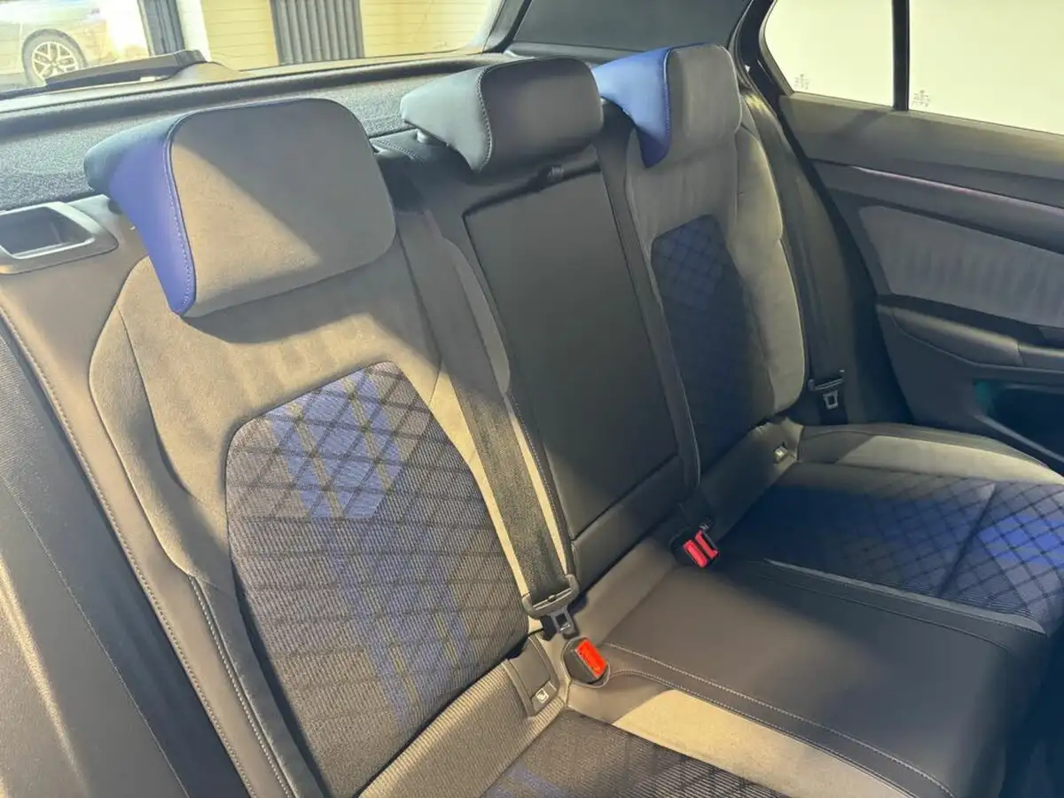2022-volkswagen-golf-20-tsi-r-320ps-hatchback-big-25