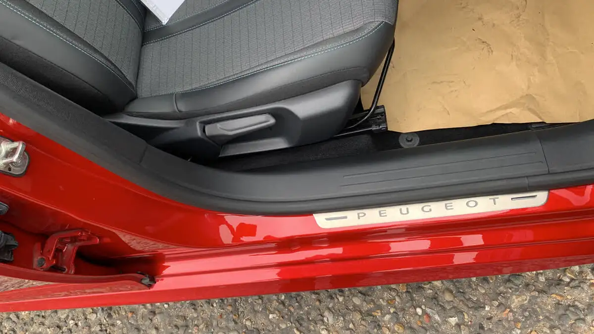 2023-peugeot-208-12-puretech-allure-premium-100ps-big-53