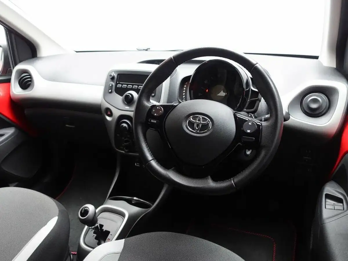 2015-toyota-aygo-10-vvt-i-x-play-5d-x-shift-big-19