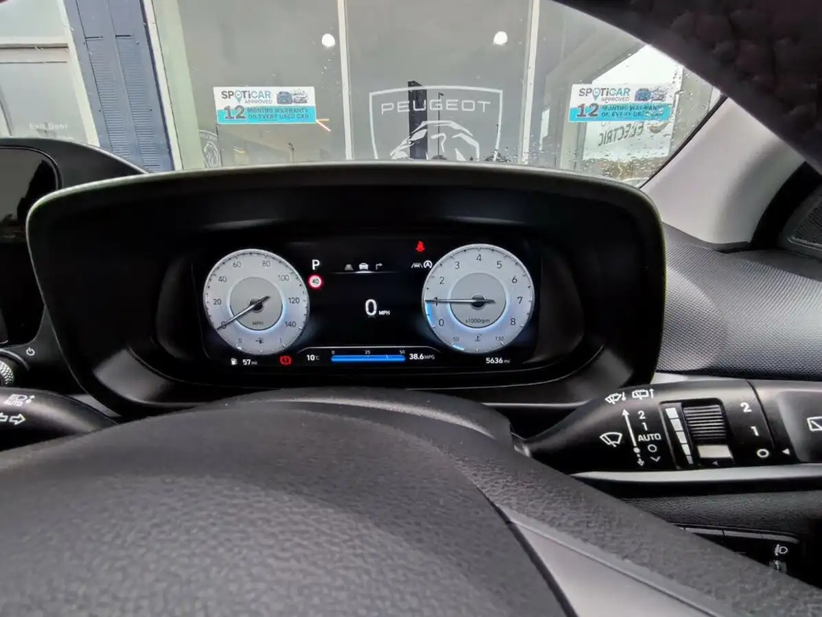 2024-hyundai-i20-10-t-gdi-premium-dct-big-23