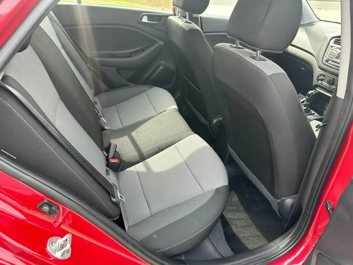 2017-hyundai-i20-14-se-auto-big-15