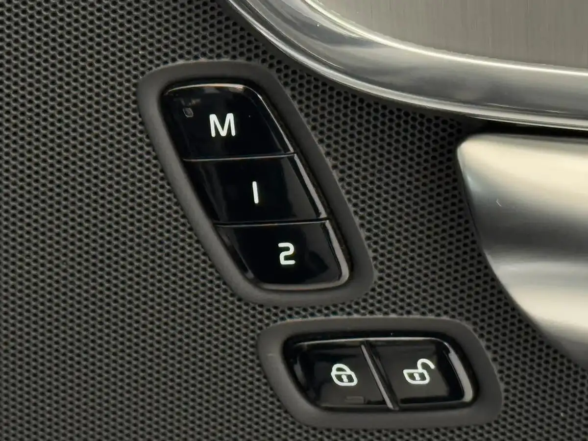 2019-volvo-v90-20-t4-momentum-plus-big-19