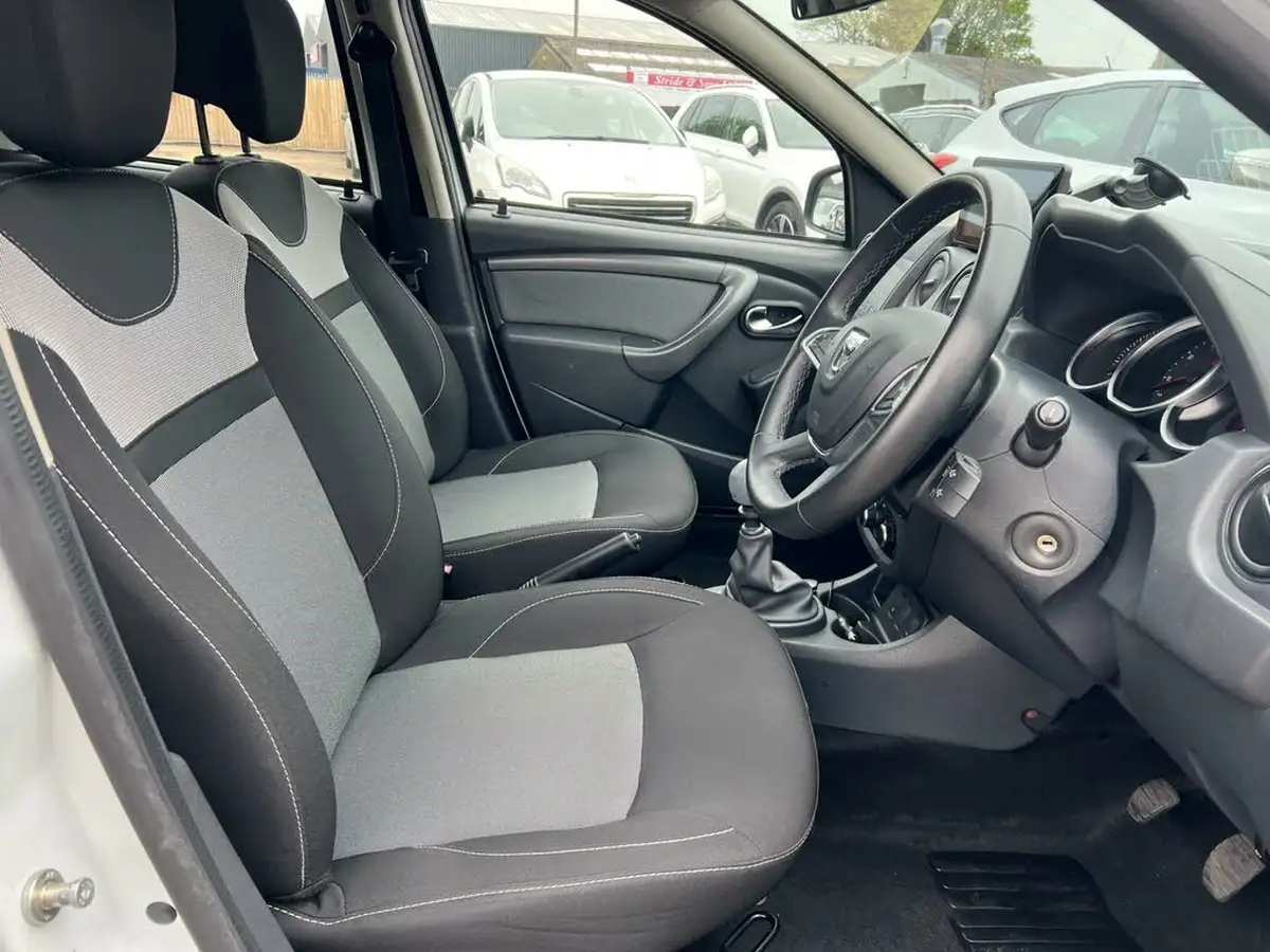2018-dacia-duster-15dci-laureate-110bhp-ss-station-wagon-5d-big-11