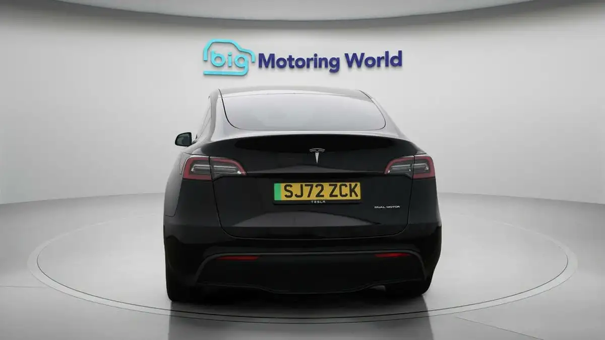 2022-tesla-model-y-e-long-range-big-6