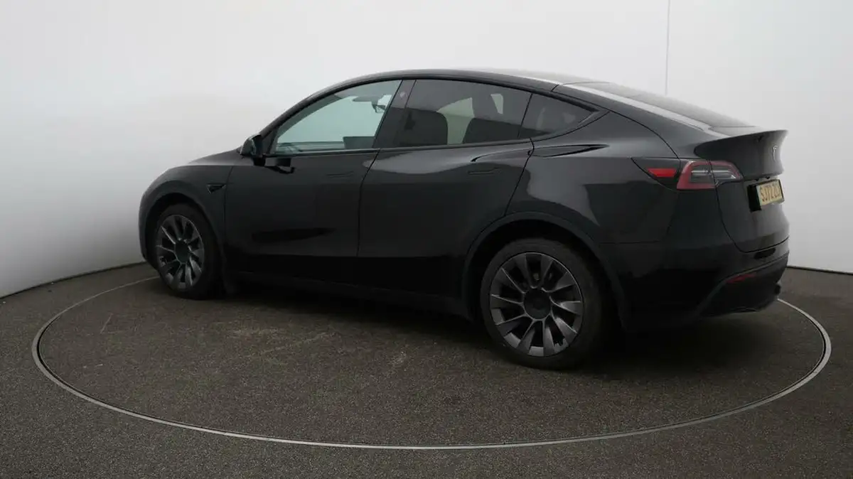 2022-tesla-model-y-e-long-range-big-34
