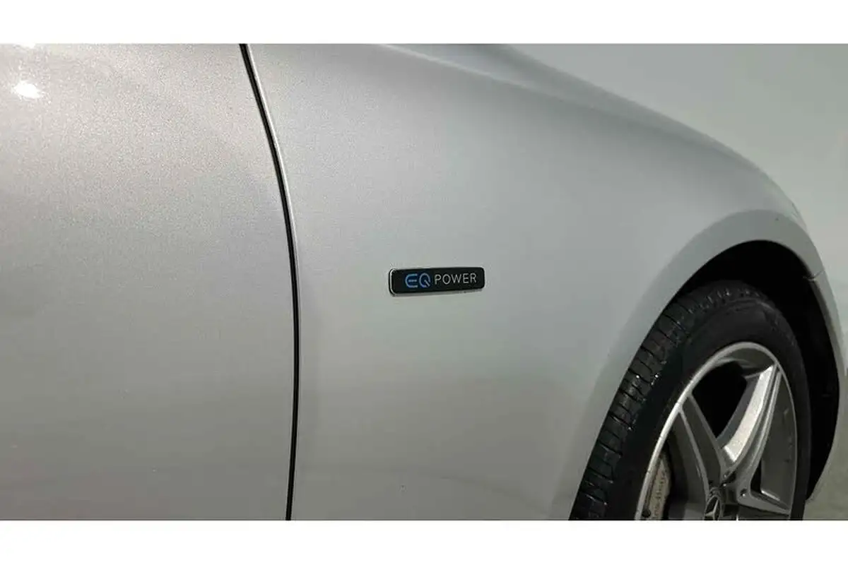 2020-mercedes-benz-e-class-20d-e300de-amg-line-premium-eq-power-saloon-4d-big-15