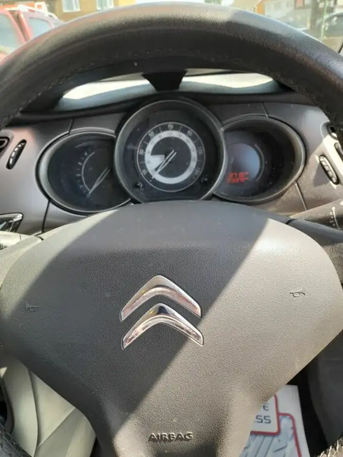 2013-citroen-c3-14hdi-vtr-big-16