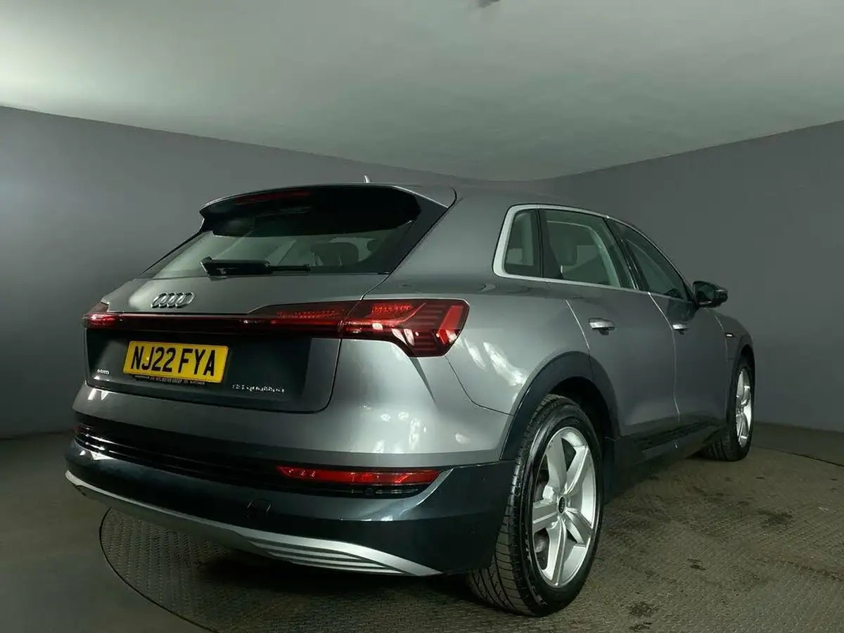 2022-audi-e-tron-55e-technik-station-wagon-big-7