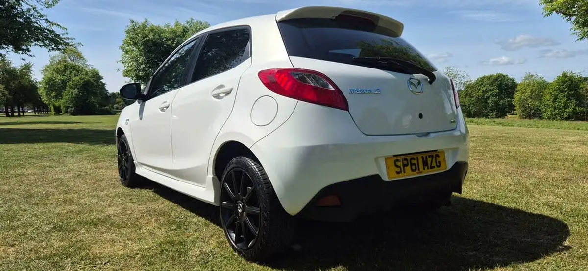 2011-mazda-mazda2-13-black-big-2