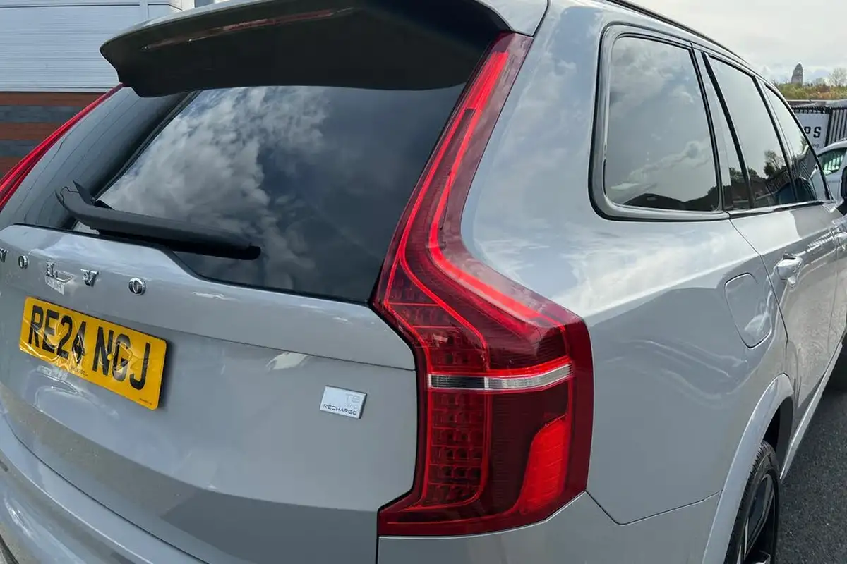 2024-volvo-xc90-20-t8-ultimate-dark-big-19