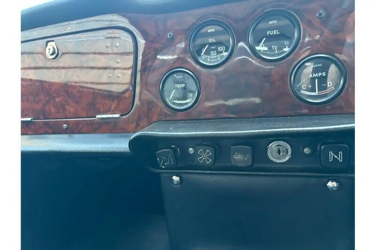 1968-triumph-tr5-convertible-big-16