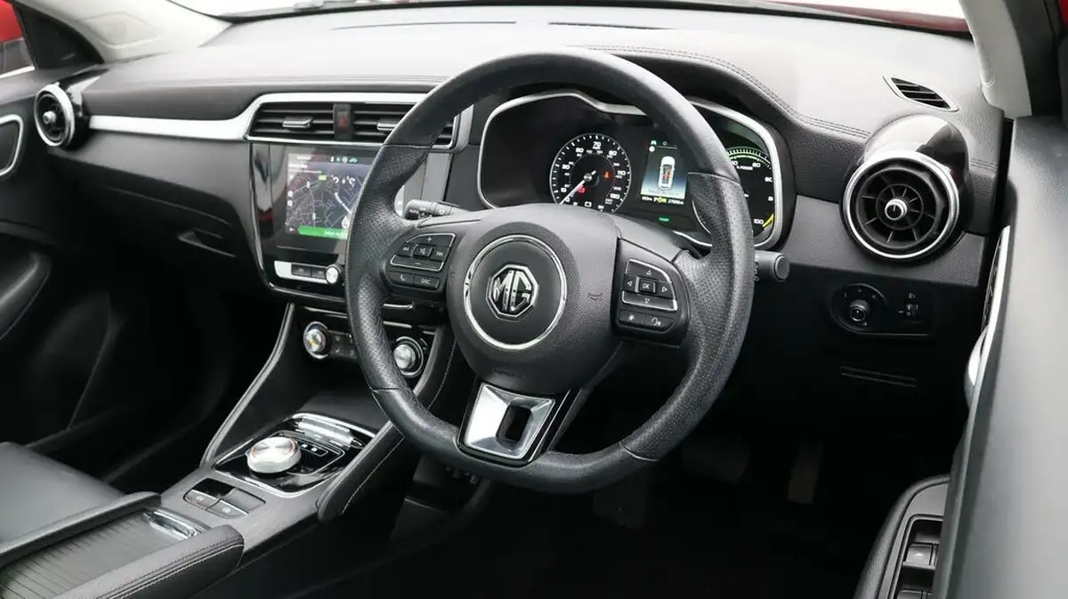 2021-mg-zs-suv-e-exclusive-ev-big-9