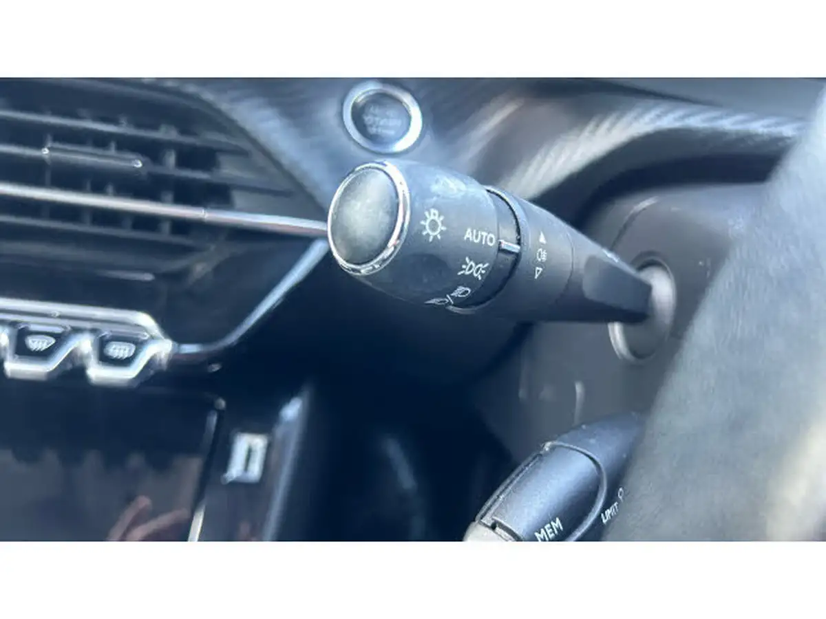 2021-peugeot-208-12-puretech-allure-premium-100bhp-big-35