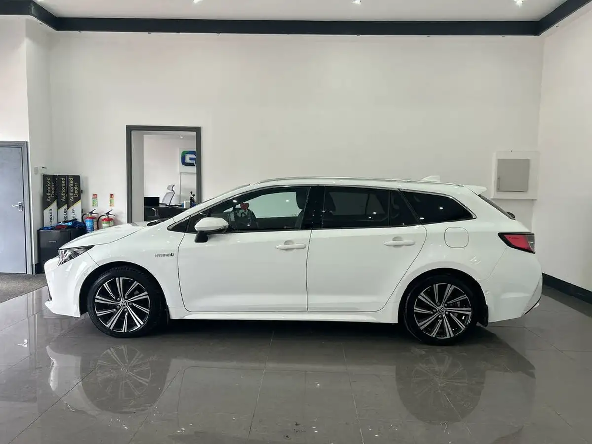 2021-toyota-corolla-18-vvt-i-design-trk-touring-sports-5d-big-10