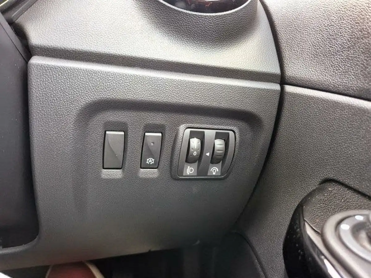 2016-renault-captur-09-dynamique-nav-big-30