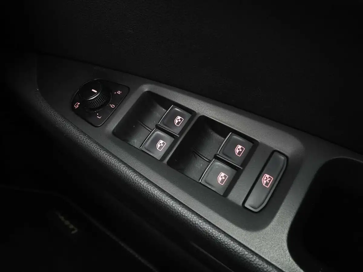 2020-seat-leon-20tdi-fr-black-edition-hatchback-dsg-big-51