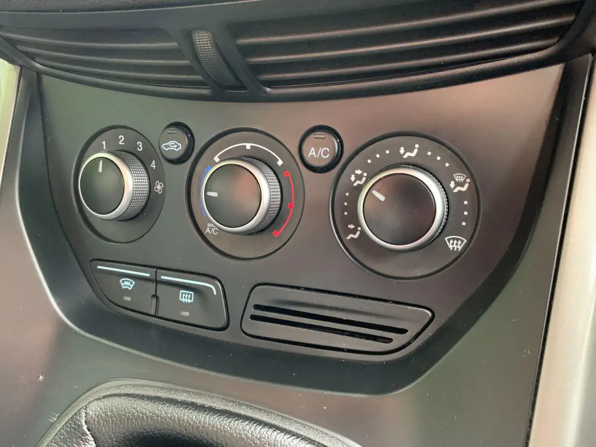 2013-ford-kuga-20tdci-zetec-big-22