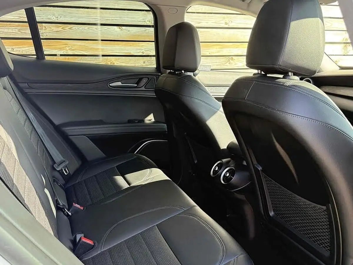 2020-alfa-romeo-stelvio-20-nero-edizione-big-31