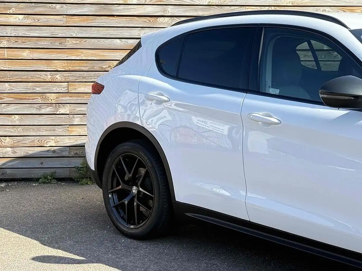 2020-alfa-romeo-stelvio-20-nero-edizione-big-7