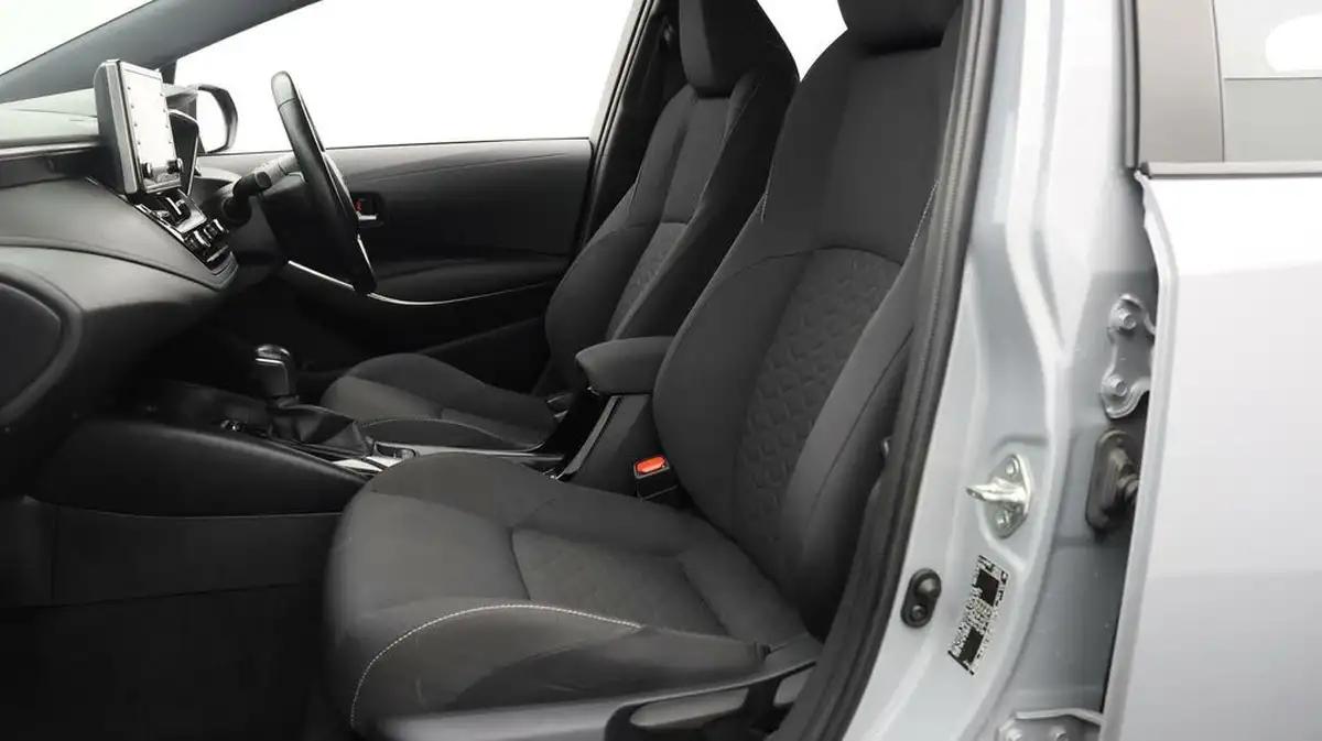 2022-toyota-corolla-18-vvt-i-icon-120bhp-trk-hatchback-5d-big-13