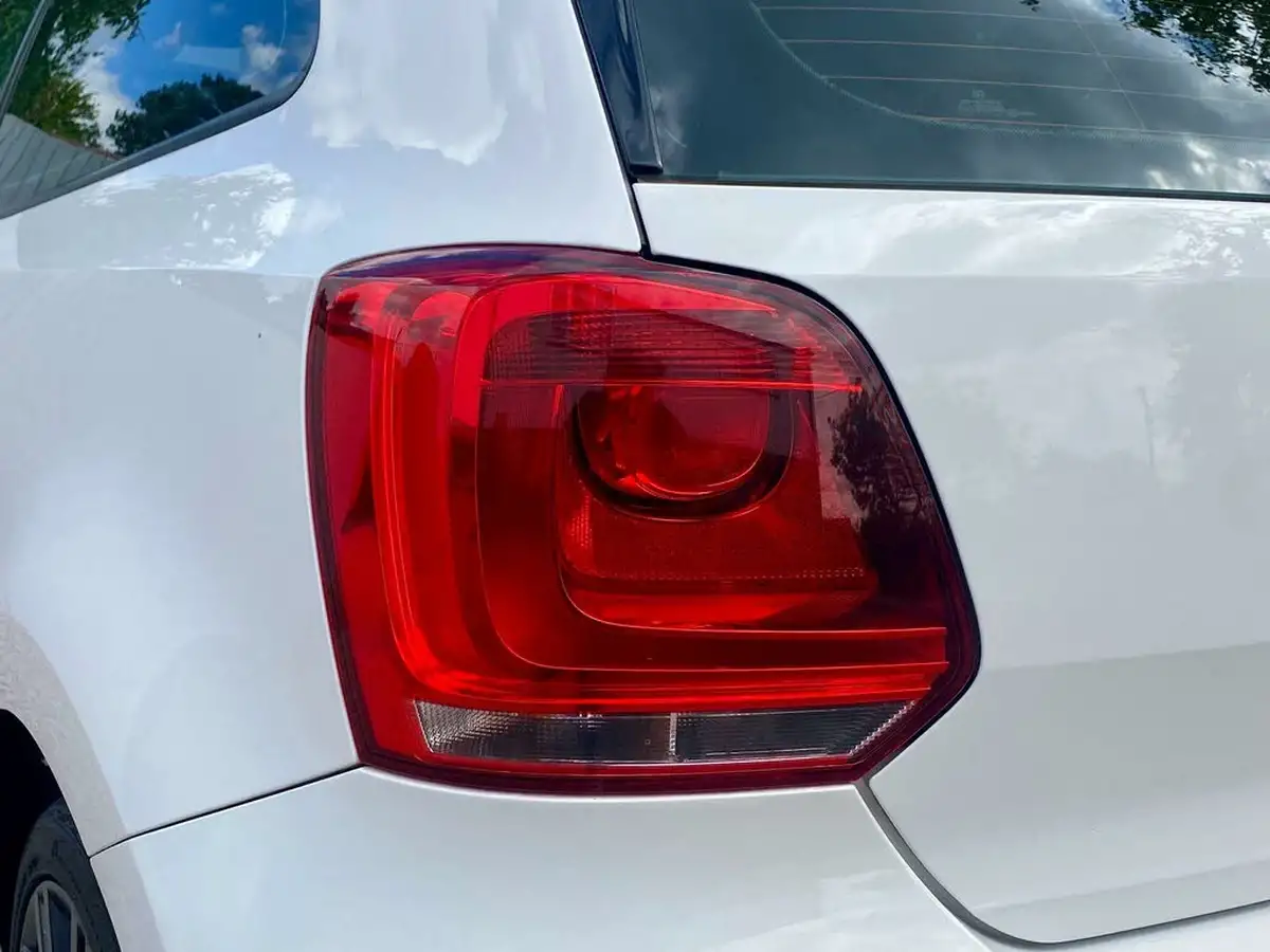 2013-volkswagen-polo-14-bluegt-3d-big-45