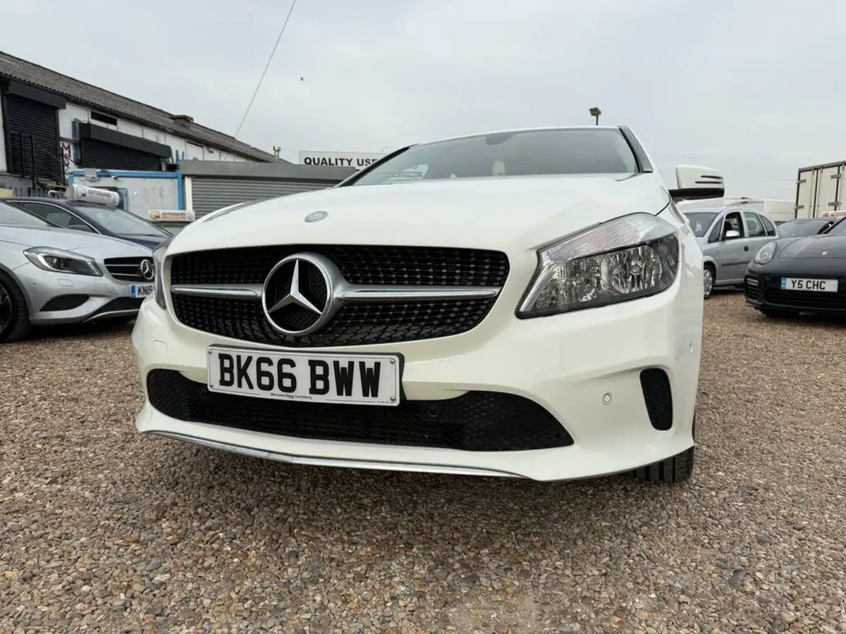 2016-mercedes-benz-a-class-15d-a180d-sport-executivess-7g-dct-big-24