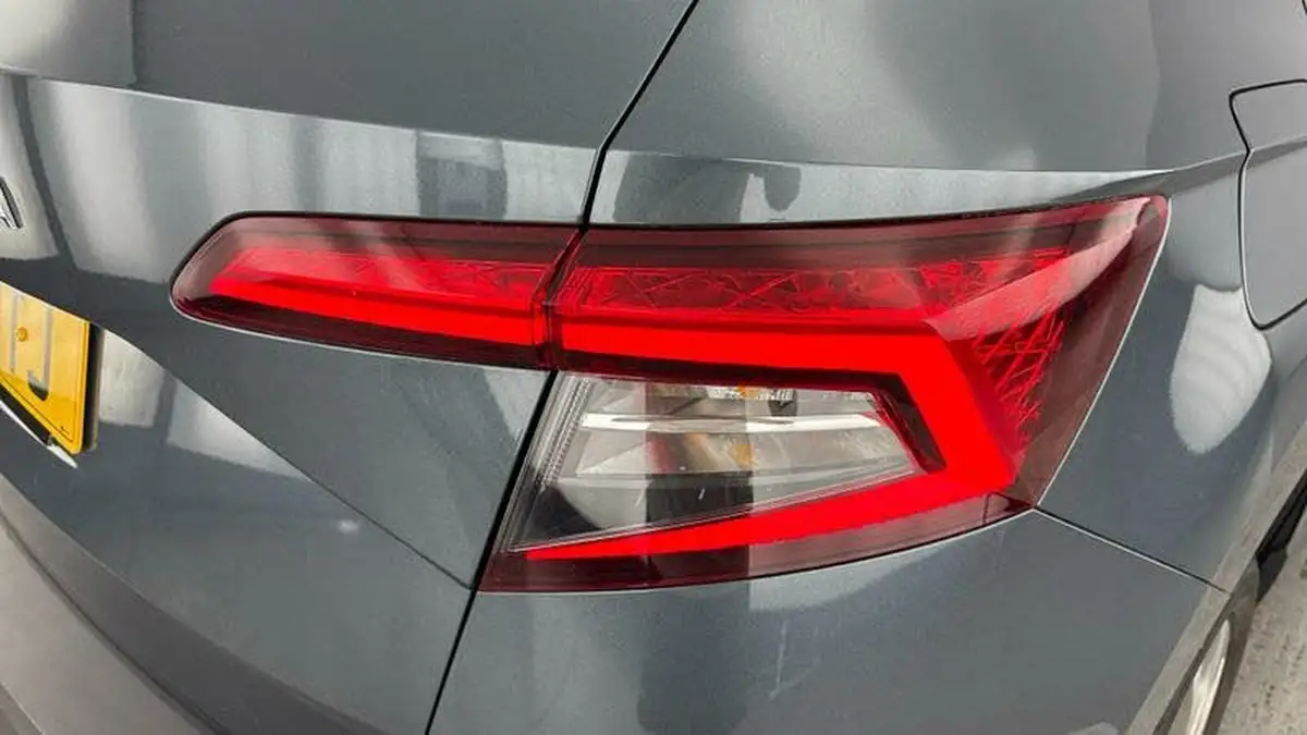 2021-skoda-karoq-15-tsi-se-drive-big-27