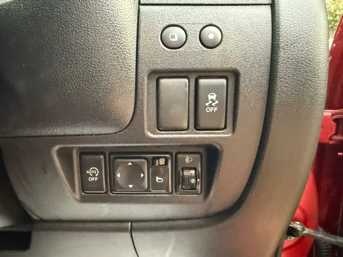 2012-nissan-micra-12-acenta-97bhp-5d-1198cc-cvt-big-28