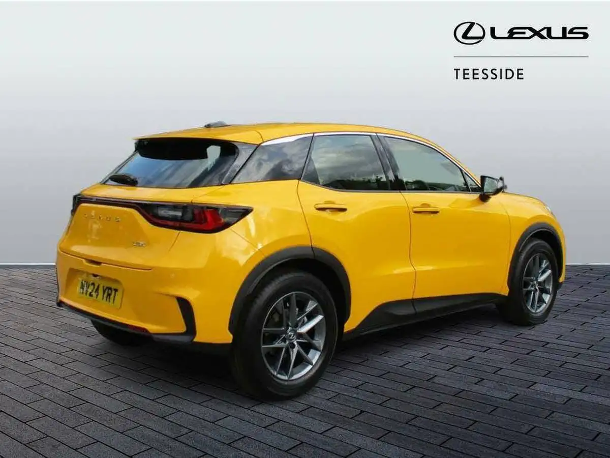 2024-lexus-lbx-15-premium-big-4