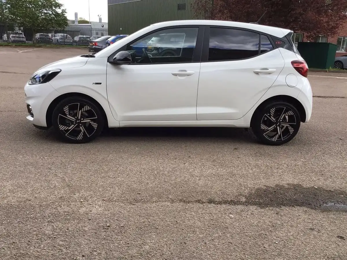 2024-hyundai-i10-10-t-gdi-n-line-90ps-two-tone-roof-big-3