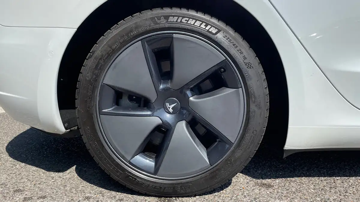 2021-tesla-model-3-e-long-range-4x4-big-18