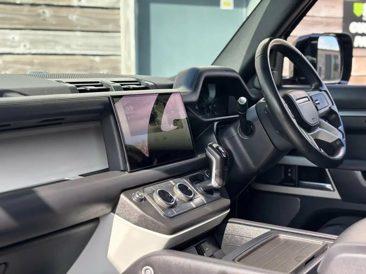 2022-land-rover-110-defender-30-d300-hard-top-hse-110-big-35