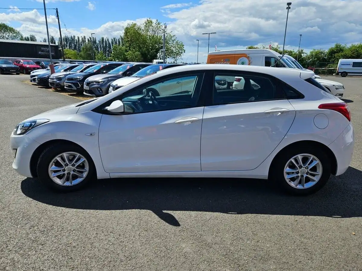 2014-hyundai-i30-16crdi-active-110ps-hatchback-5d-auto-big-7