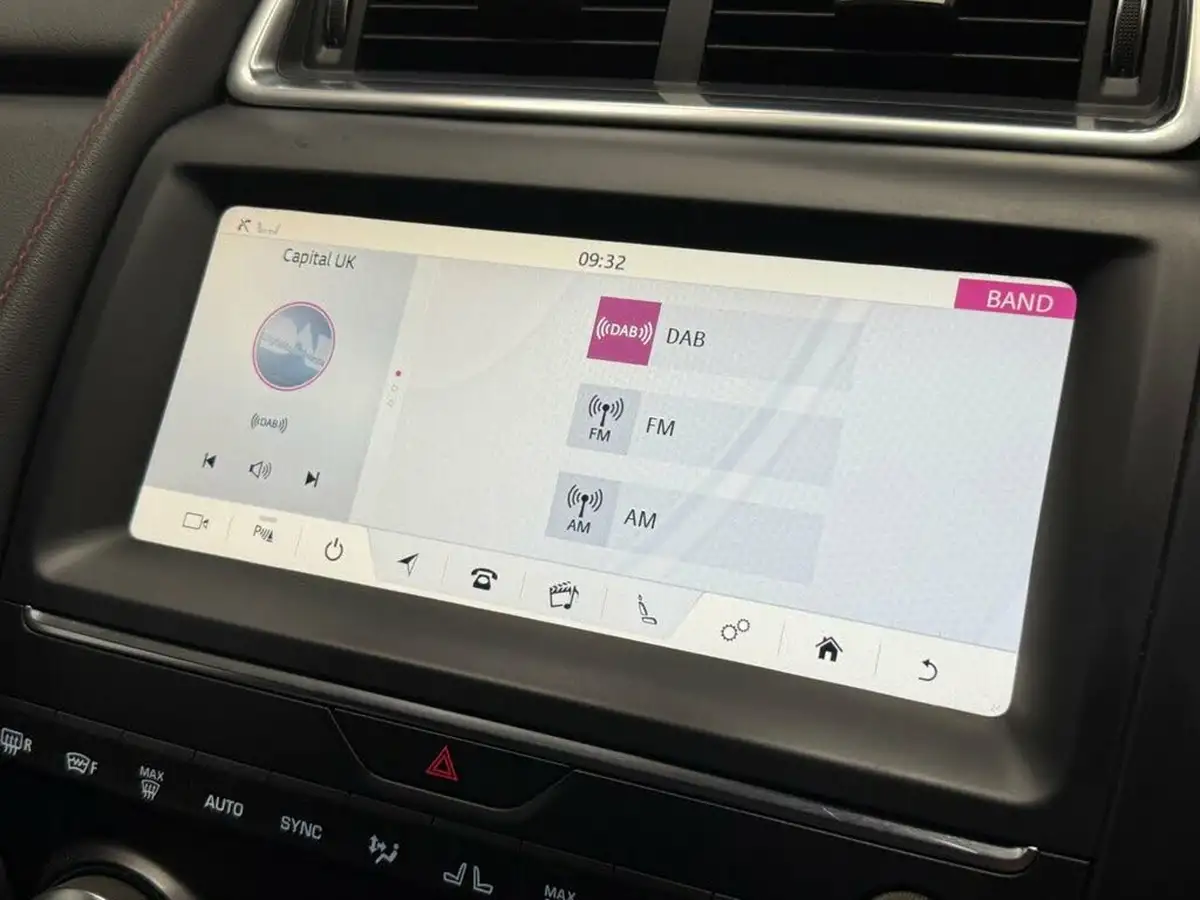 2020-jaguar-e-pace-20-i4d-chequered-flag-180ps-big-25