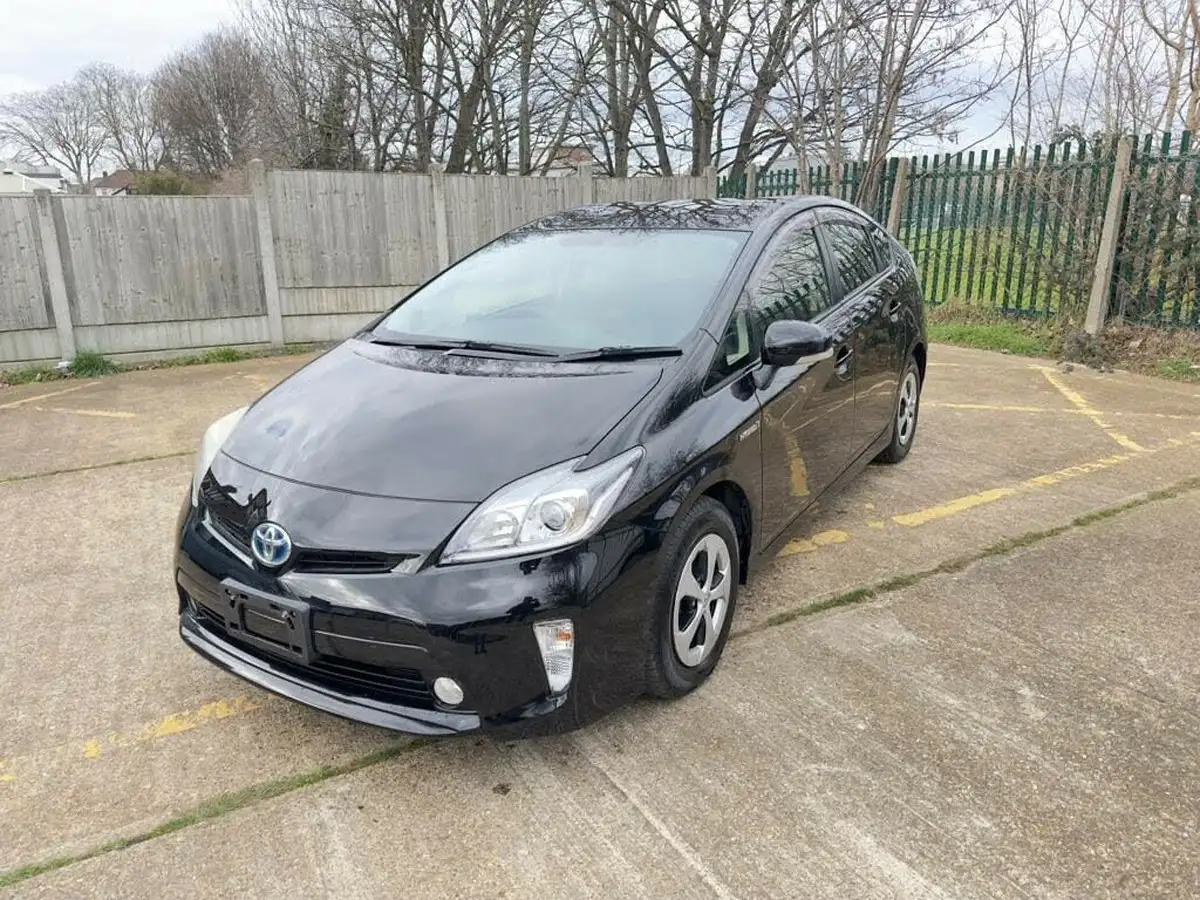 2012-toyota-prius-big-2