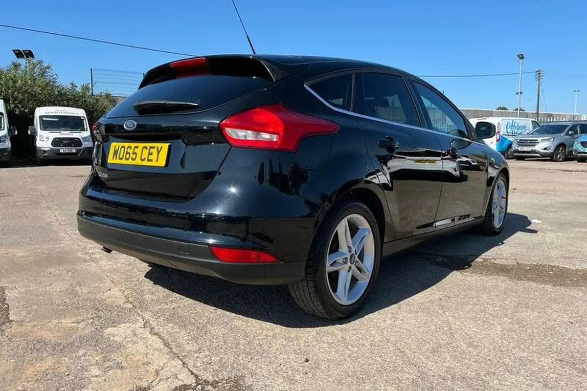 2016-ford-focus-15tdci-zetec-120ps-hatchback-big-39