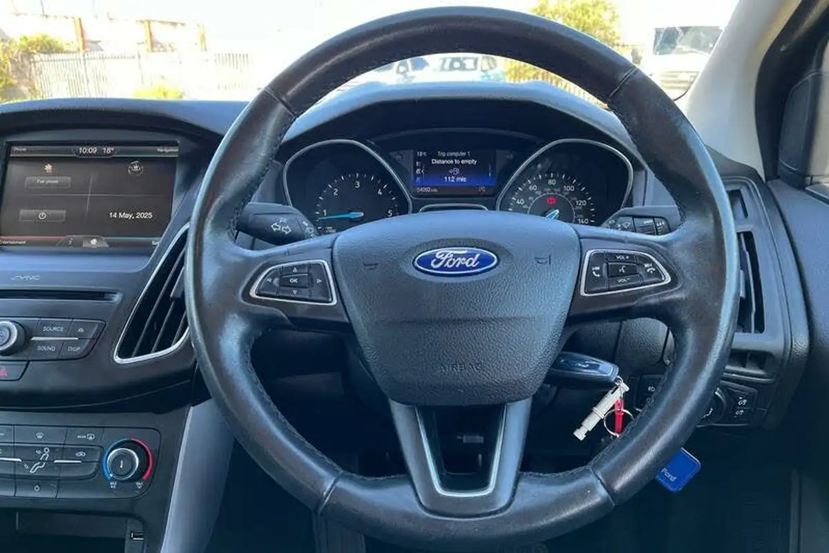 2016-ford-focus-15tdci-zetec-120ps-hatchback-big-11