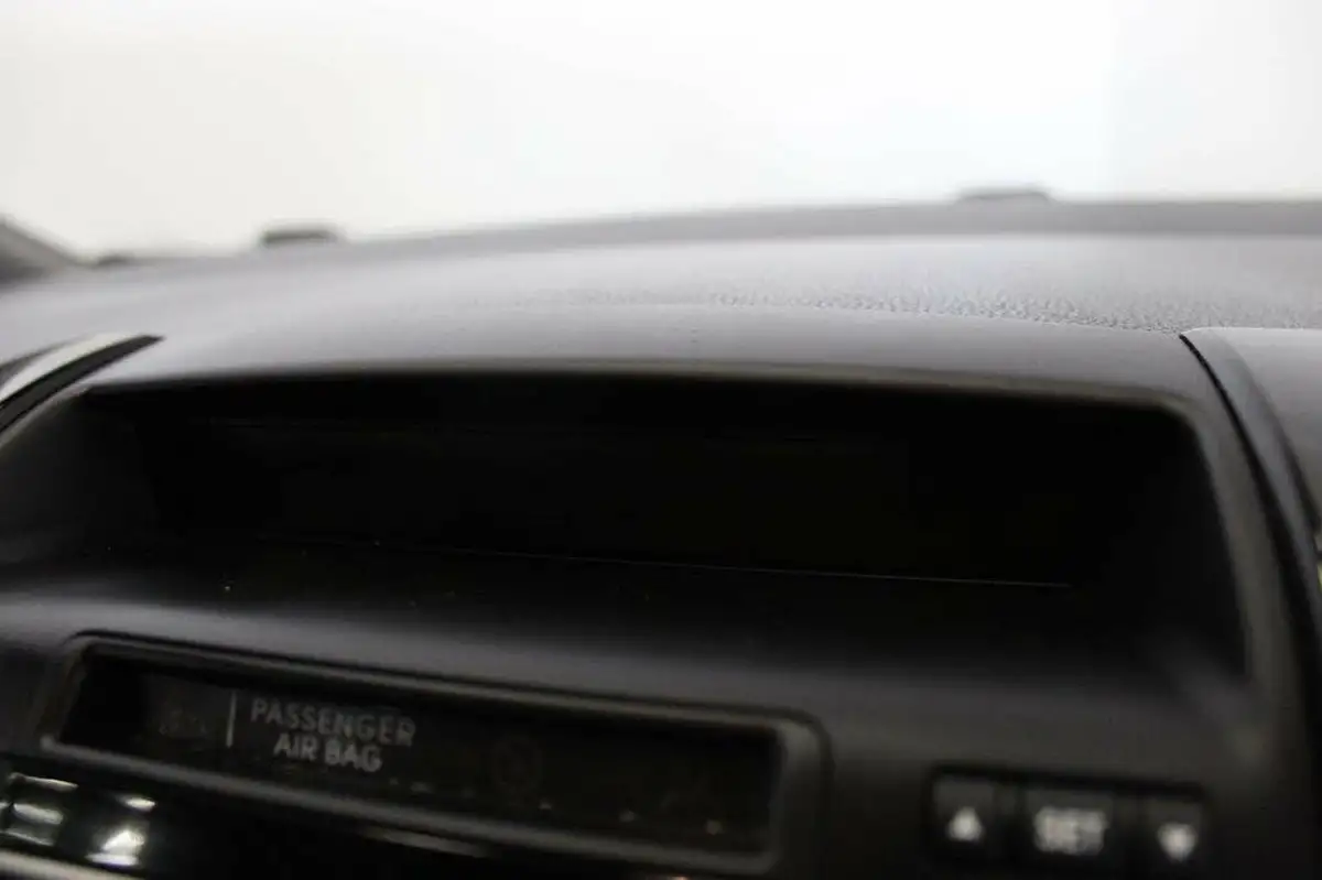 2011-kia-venga-16-3-auto-big-30