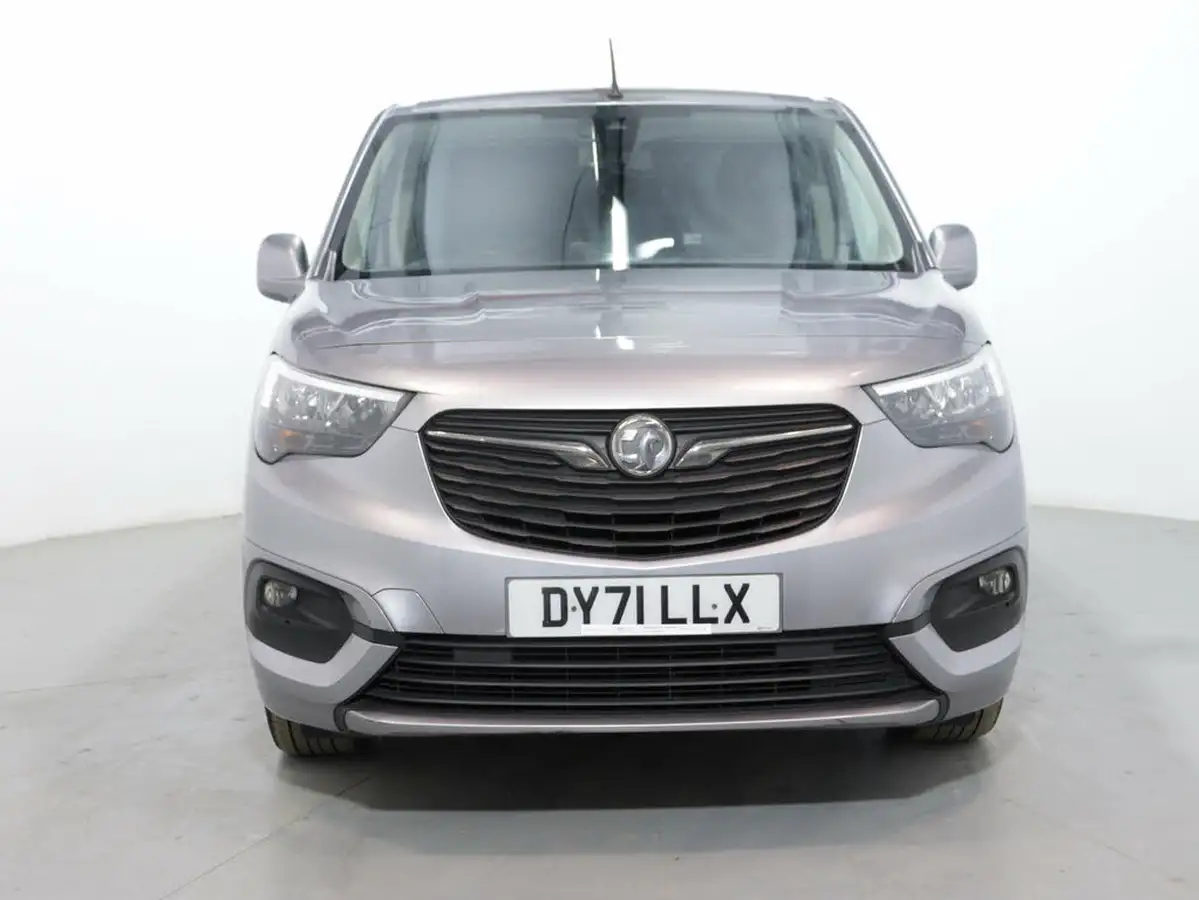 2021-vauxhall-combo-15cdti-griffin-2000-big-3
