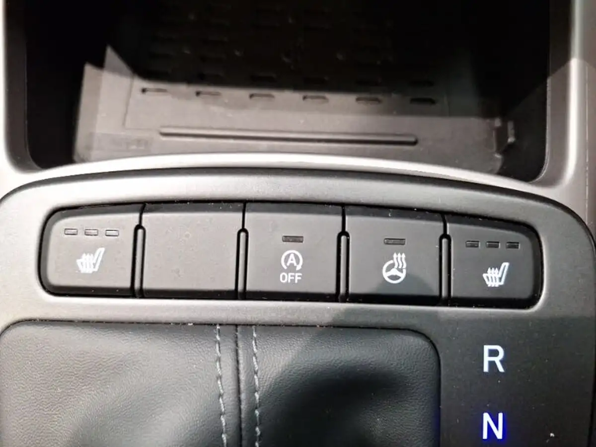 2024-hyundai-i10-10-premium-63ps-auto-big-15