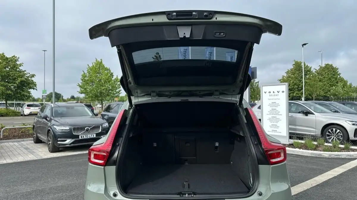 2024-volvo-xc40-20-b3-plus-big-12