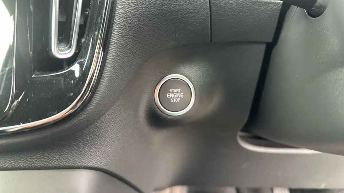 2024-volvo-xc40-20-b3-plus-big-36