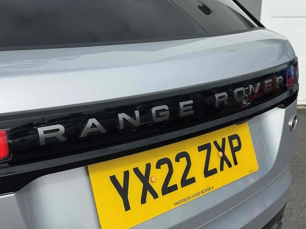2022-land-rover-range-rover-velar-20-d200-r-dynamic-se-big-11